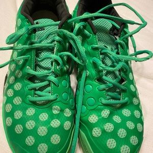 Men’s Sz 10 adidas green barricade boost tennis shoes discontinued shoe